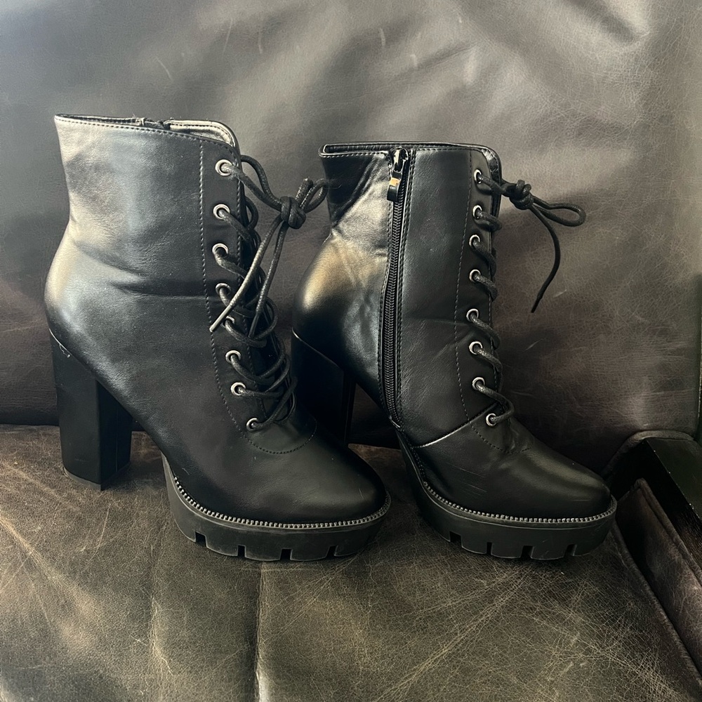 Top Moda short chunky black boots. Size  8.5